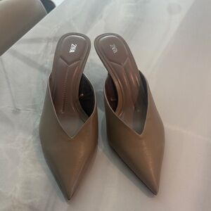 Zara Taupe Pointed V‑Cut Slip-On Mules